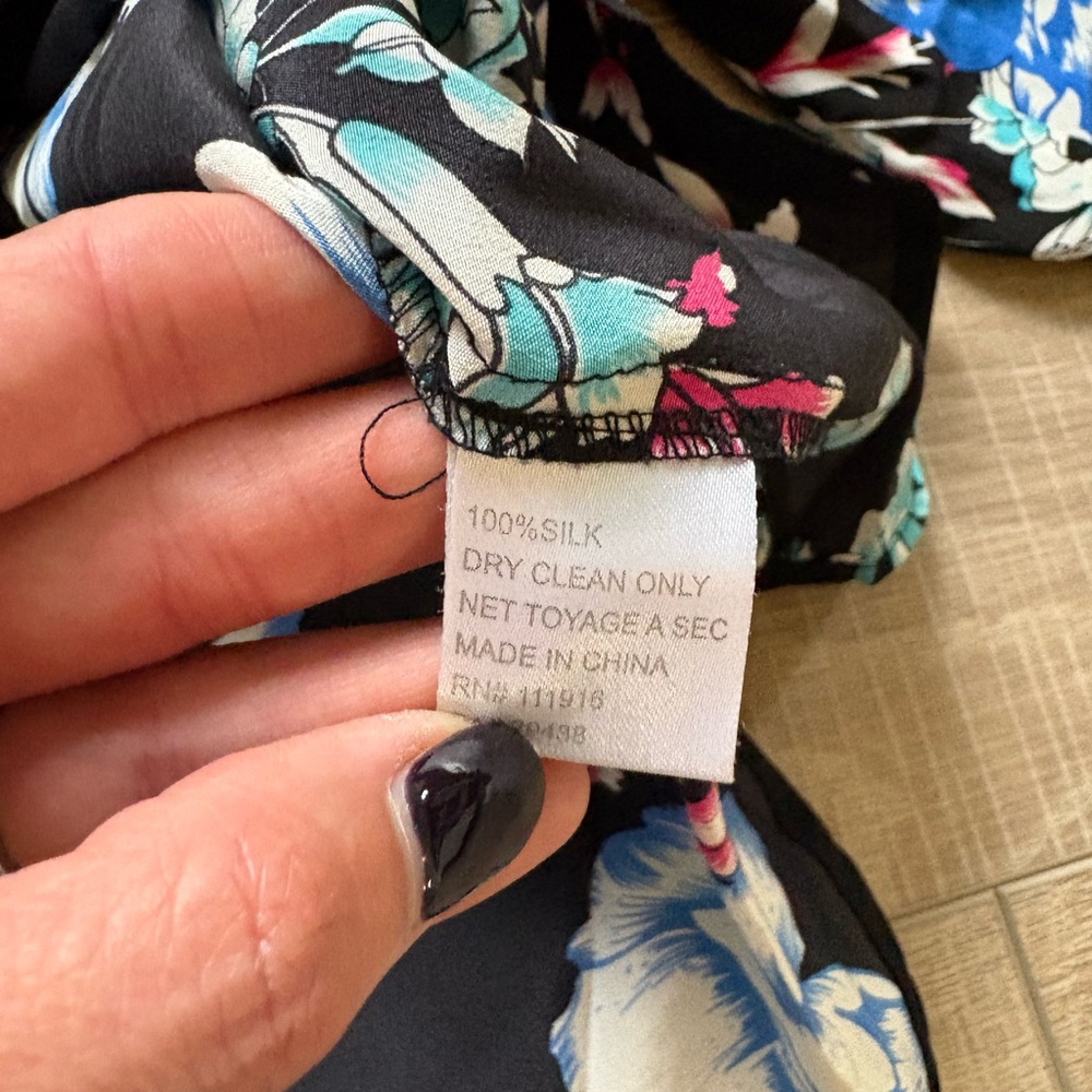 YUMI Kim 100% Silk Floral Black Blouse Size Small - Picture 3 of 6